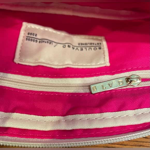 EUC Boulevard Leather Goods wristlet,hot pink nylon bag, w/leather strap, - Picture 7 of 11